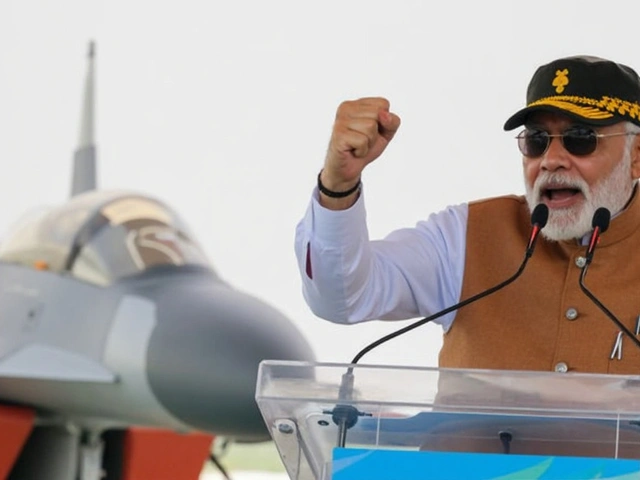 PM मोदी ने आदमपुर एयरबेस पर IAF कर्मियों से की मुलाकात, भारत-पाक तनाव के बीच दिखी सैन्य मजबूती