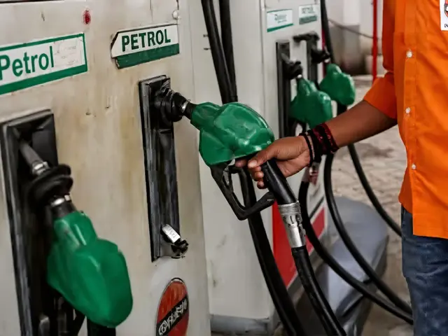 पेट्रोल-डीजल दाम स्थिर, वेस्ट एशिया संकट में भी नहीं बढ़े दरें